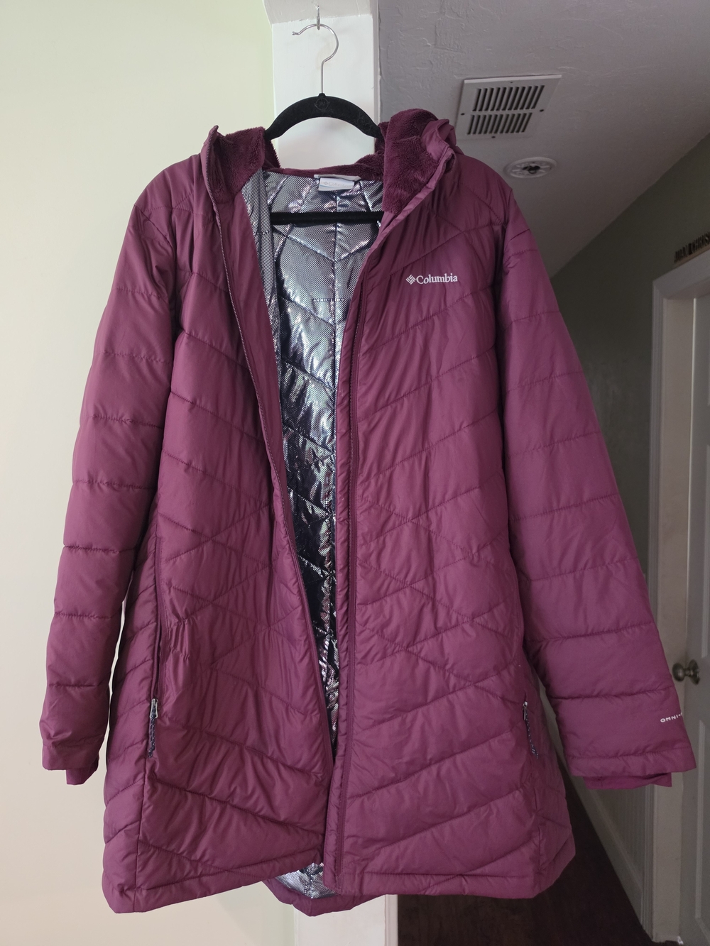 Columbia Women's Plum Hooded Puffer Jacket